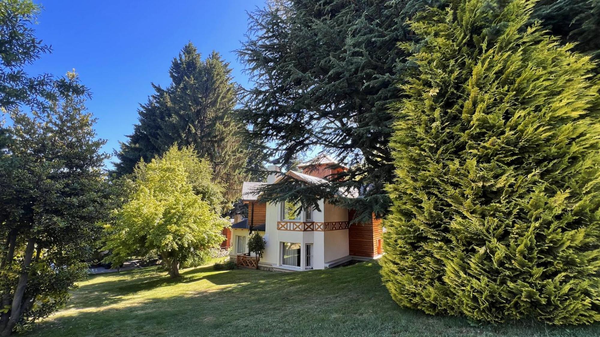 Lodge Huinid Bustillo