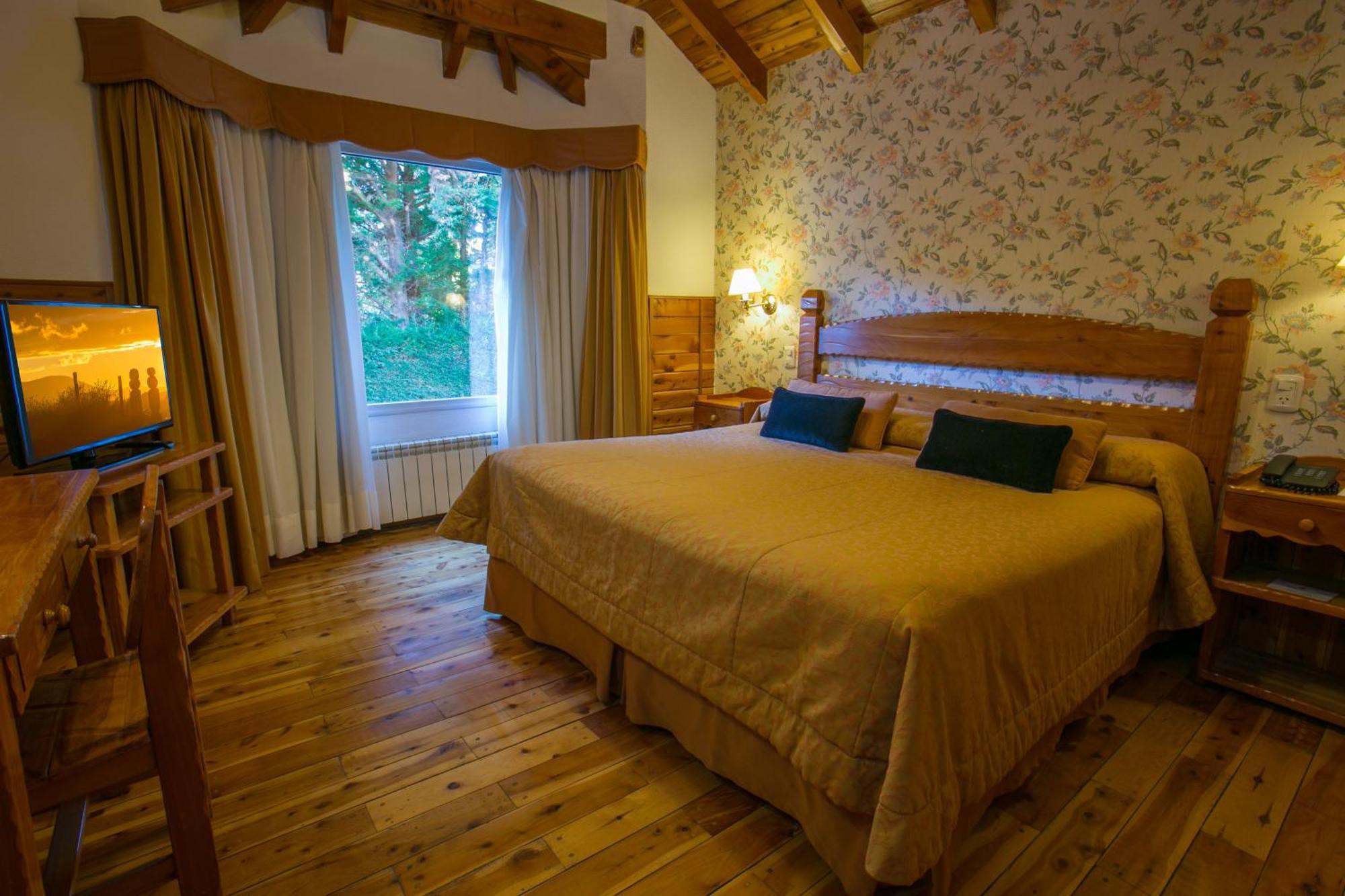 Huinid Bustillo Lodge *